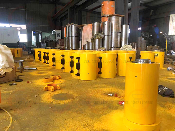 液壓千斤頂生產(chǎn)現(xiàn)場案例.jpg 液壓千斤頂生產(chǎn)現(xiàn)場案例.jpg